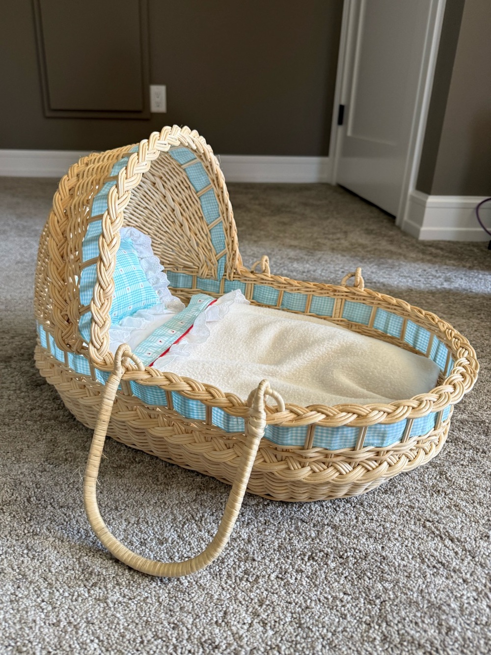 Vintage American Girl Doll Bitty Baby Moses Wicker Baby Basket with Bedding